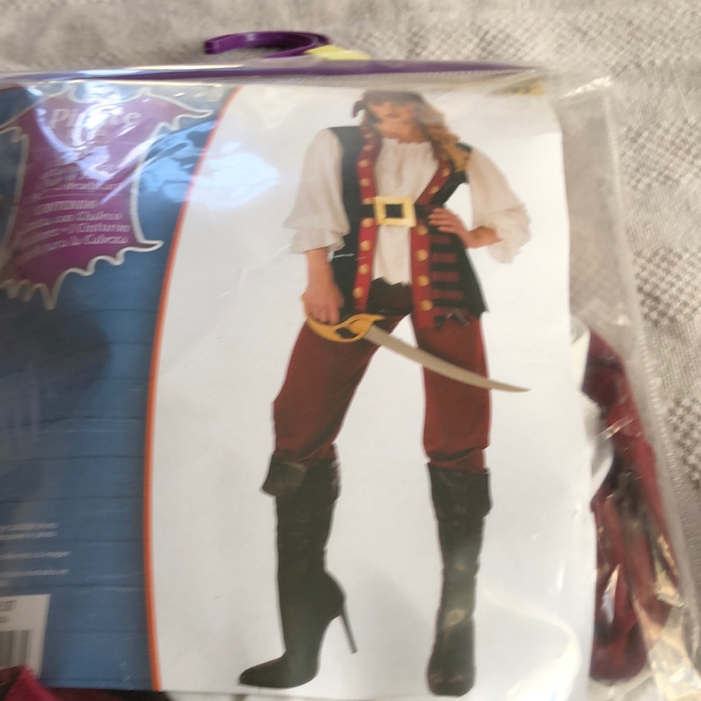 Ladies pirate costume. Used once. EUC. Nice piece size large 12 to 14. Great 🍄💐💐